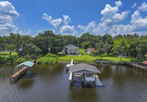 Margaret Zahner property listing at 529 West River Road in Palatka Florida